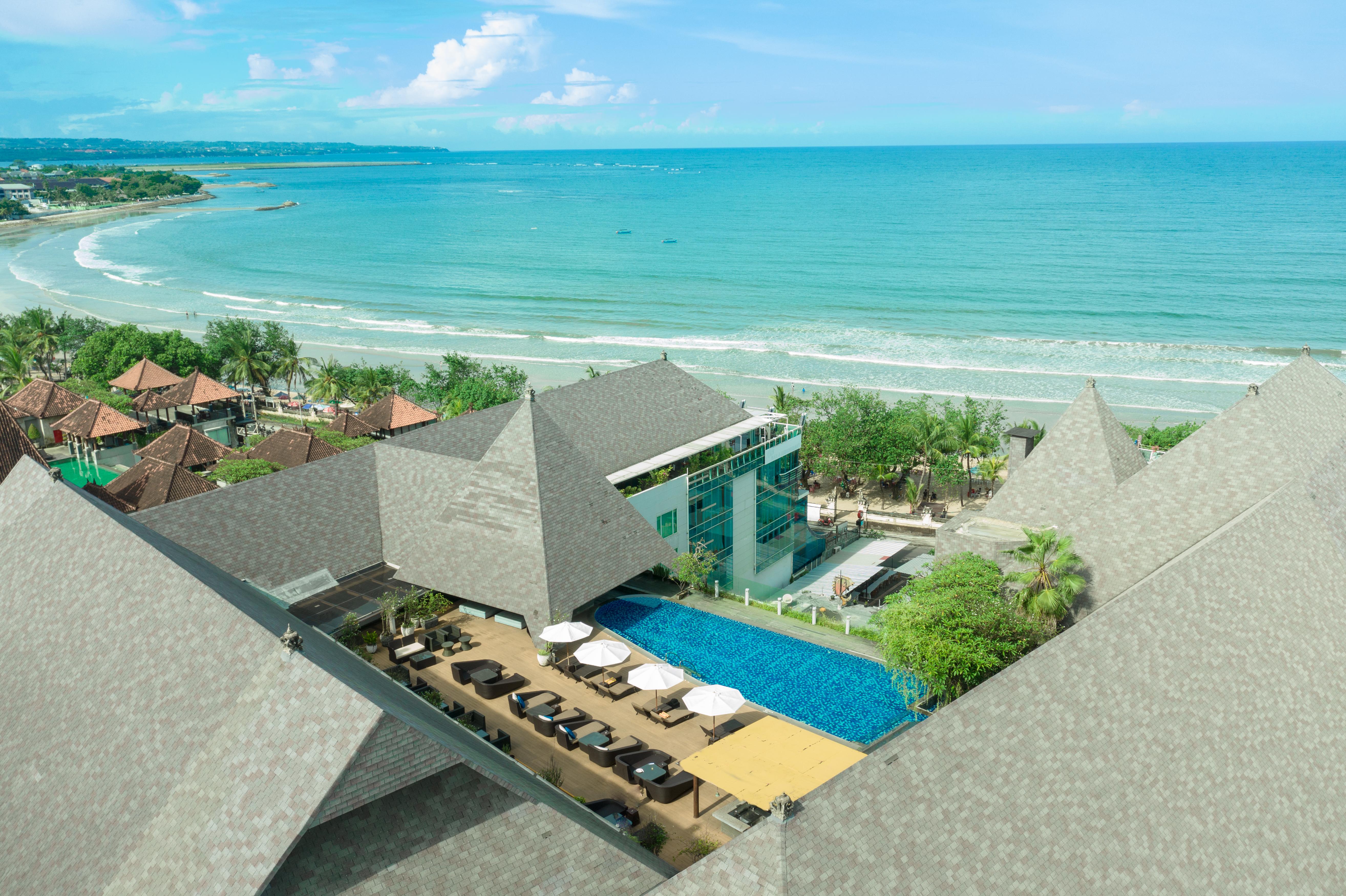 The Kuta Beach Heritage Hotel - Managed By Accor Dış mekan fotoğraf The resort's pool