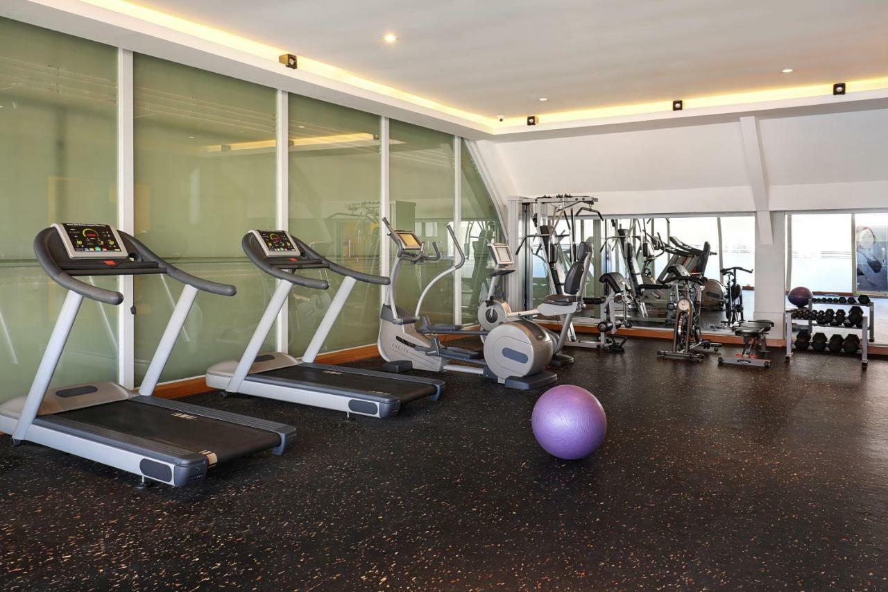 The Kuta Beach Heritage Hotel - Managed By Accor Dış mekan fotoğraf The gym at the hotel